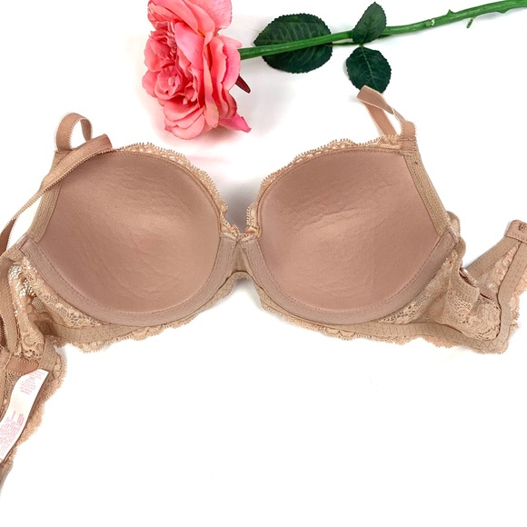 Victoria’s Secret Lace and satin bra - Picture 9 of 9